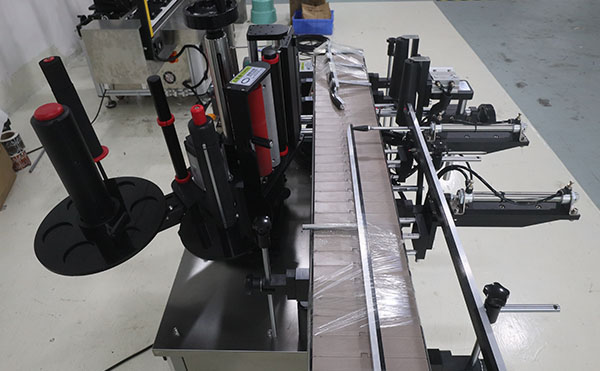 高速貼標(biāo)機(jī),貼標(biāo)機(jī),全自動(dòng)貼標(biāo)機(jī)