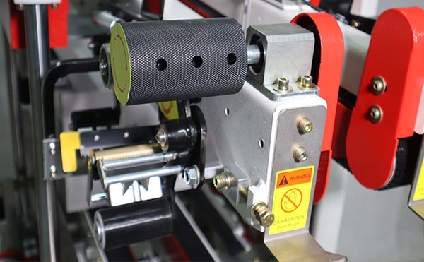 膠帶紙箱封箱機,封箱機,封箱包裝機生產(chǎn)廠家